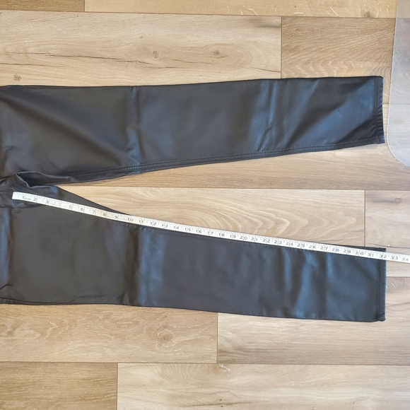 BNWT H&M faux leather pants, pleather/vinyl pants, black, size 12 (EUR 42) - Picture 6 of 9